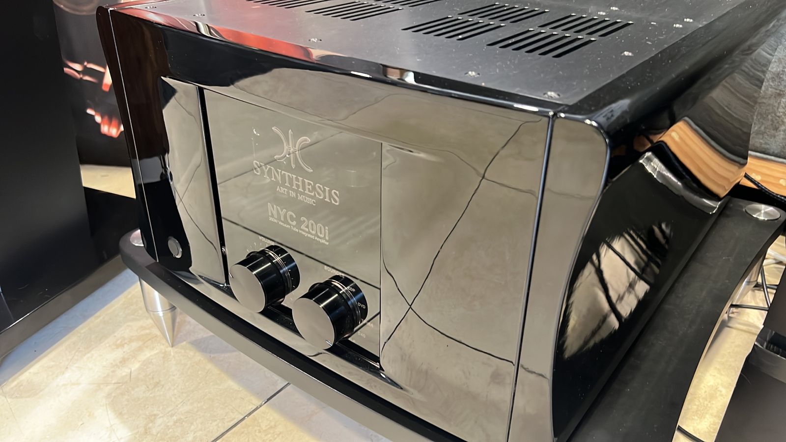 Synthesis Metropolis NYC200i Dual Mono Integrated Amplifier 230w/ch (Each)