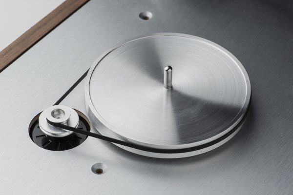 Pro-ject The Classic Evo - Sub-chassis turntable with 9“ carbon/alu sandwich tonearm