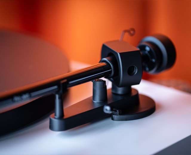 Pro-ject Debut EVO 2 Turntable w/  Pick it MM EVO Cartridge (Each)